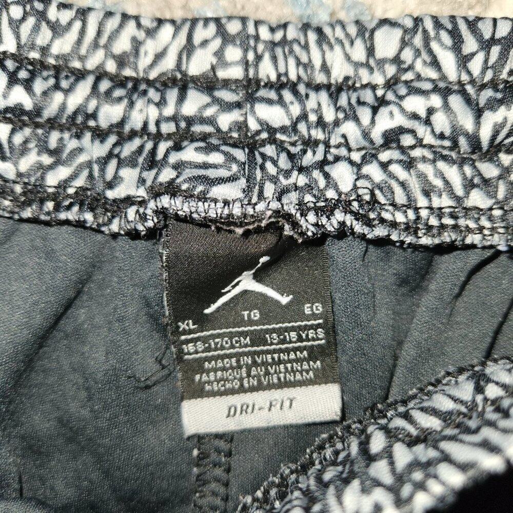 Nike Dri Fit Jordan Athletic Drawstring Shorts Bottom Black Gray Youth XL - Picture 4 of 7